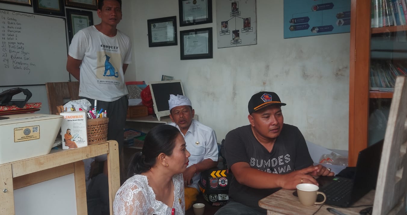 Analis Balitbang Inovda Dampingi English Corner Menuju Swacitta Bali Nugraha