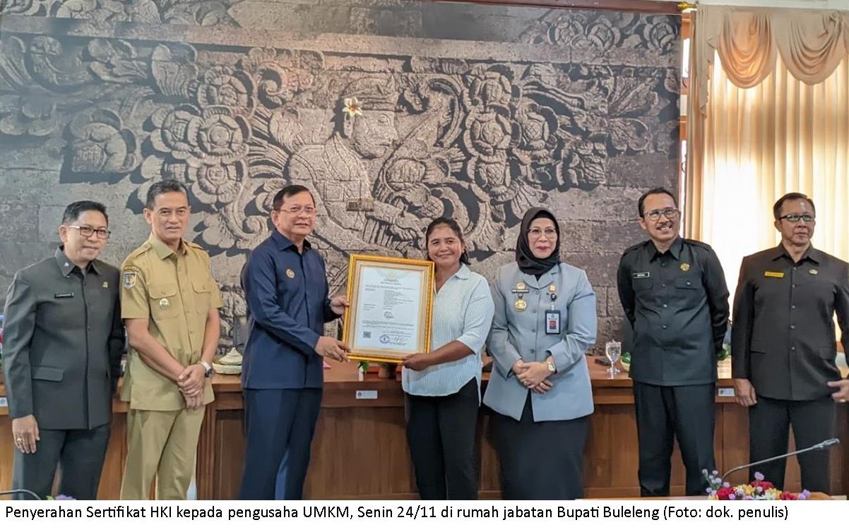 Bupati Buleleng Serahkan 34 Sertifikat HKI