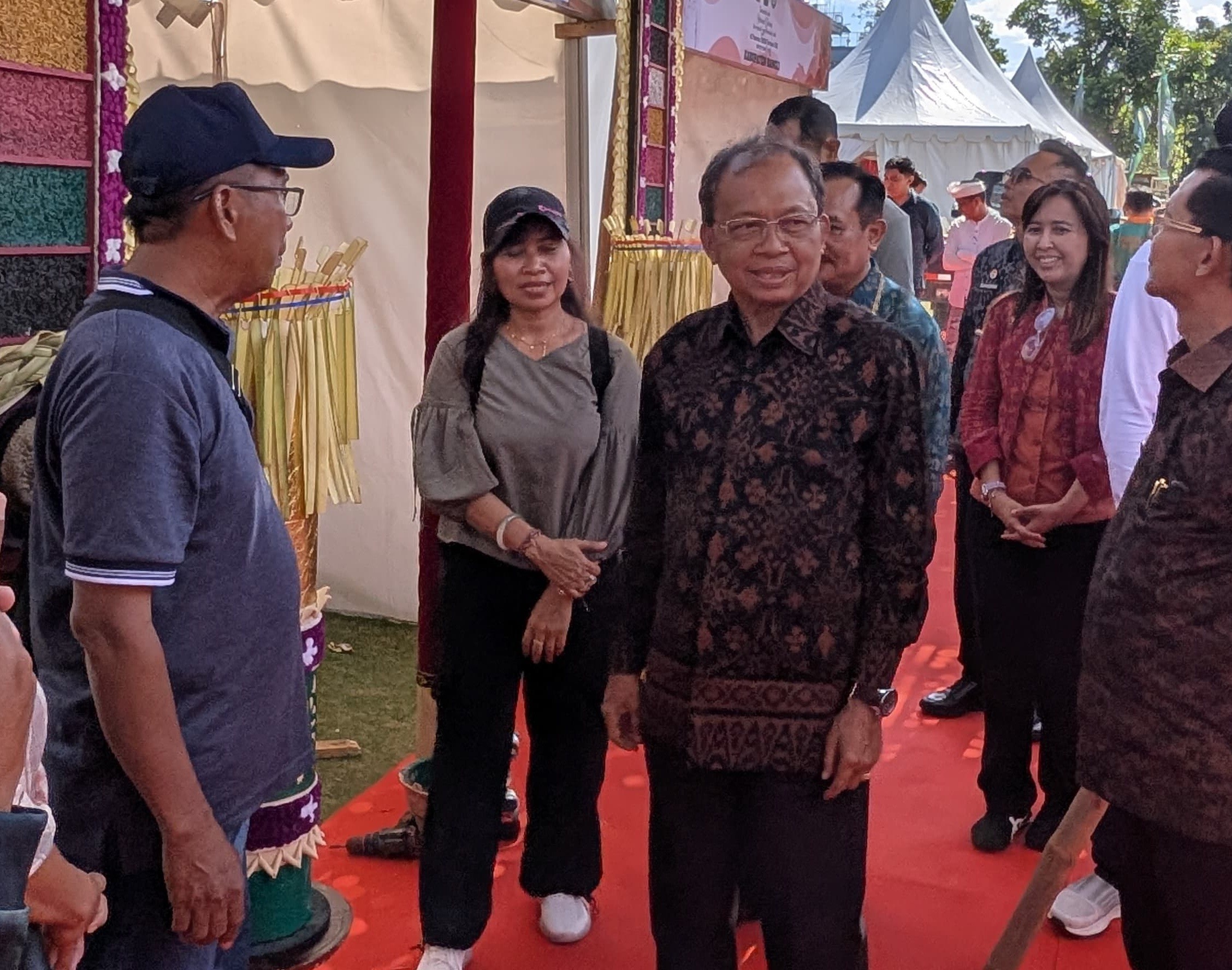 Gubernur Bali Pantau Stan Pameran HKI Brida Buleleng di Klungkung