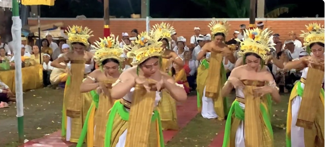 gambar Tari Rejang Manik Pemayun